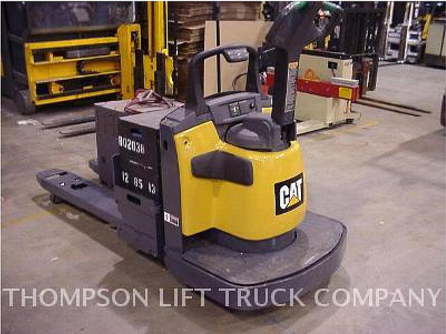 06 CATERPILLAR WR6000
