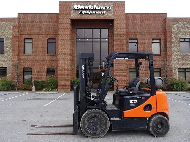 2010 DOOSAN G25E-5 Photo