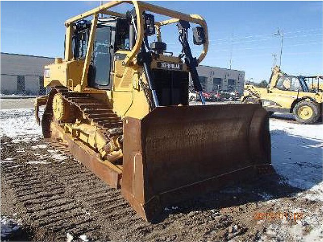 12 CATERPILLAR D6T XL