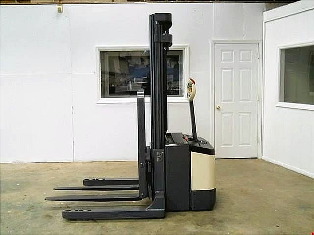 2000 CROWN WS2300-40 Photo