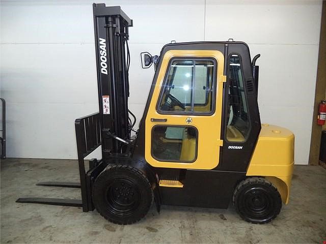 2005 DOOSAN D30S-3 Photo