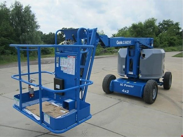 2005 GENIE Z34/22IC Photo