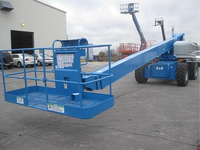2004 GENIE S80 Photo
