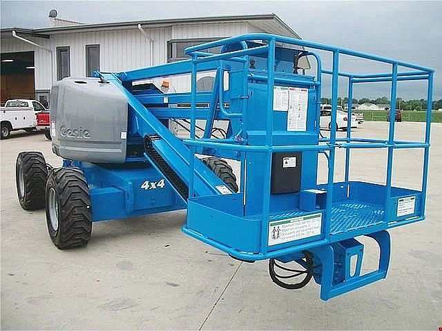 2000 GENIE Z45/25IC Photo
