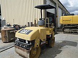 06 CATERPILLAR CB-214E