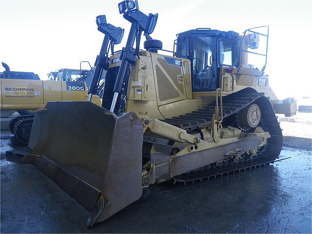 13 CATERPILLAR D8T LGP