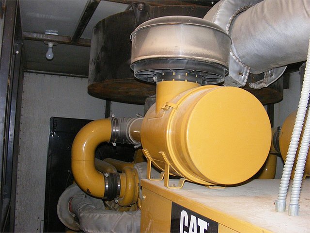 2011 CATERPILLAR 725 KW Photo