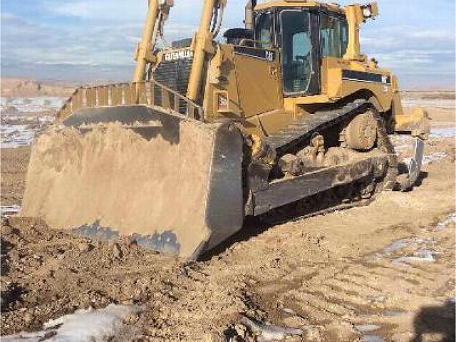 06 CATERPILLAR D8T