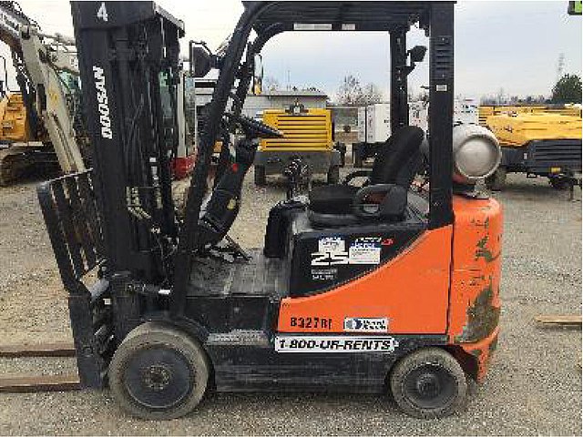 2010 DOOSAN GC25P Photo