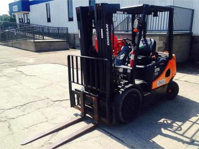 2011 DOOSAN D25S-5 Photo