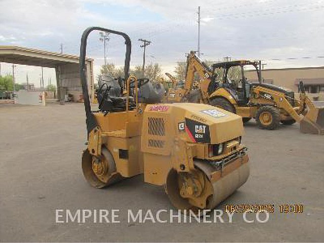 12 CATERPILLAR CB24