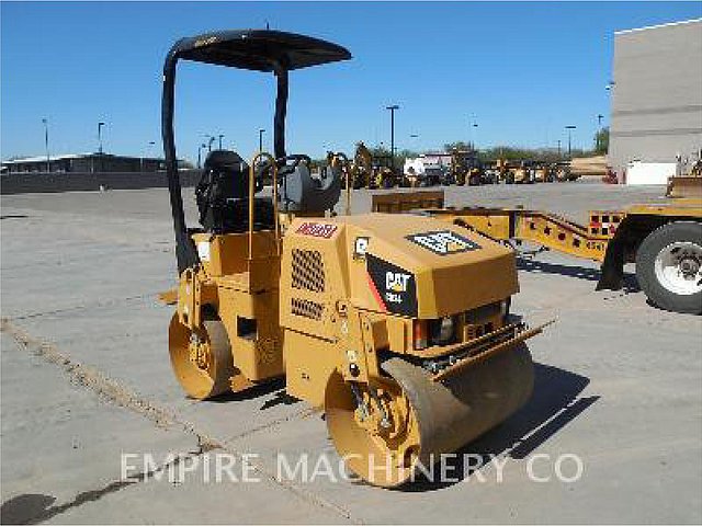 2012 CATERPILLAR CB24 Photo