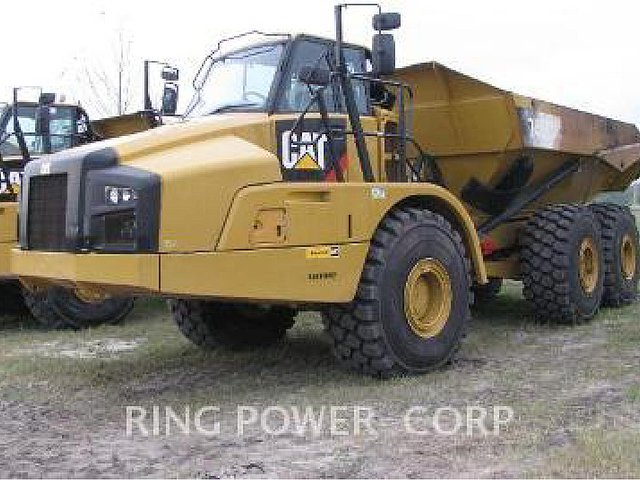 12 CATERPILLAR 740B