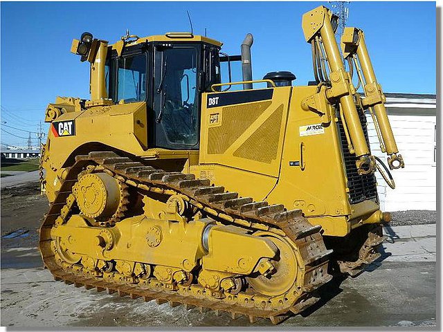 09 CATERPILLAR D8T