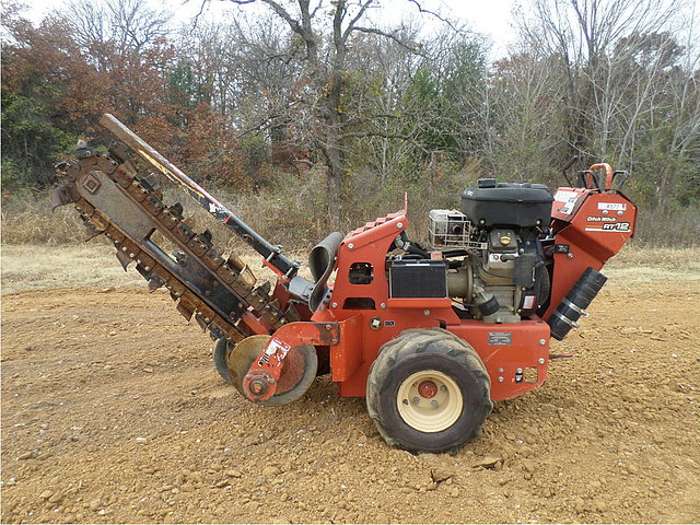 2010 DITCH WITCH RT12 Photo