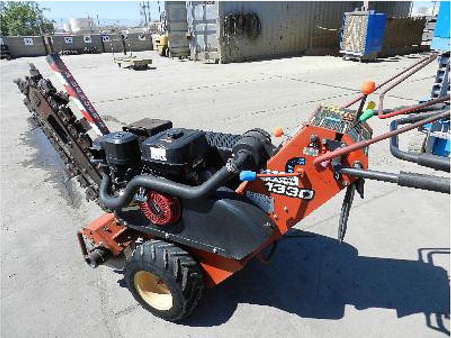 2006 DITCH WITCH 1330 Photo
