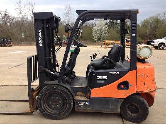 2012 DOOSAN G25P-5 Photo