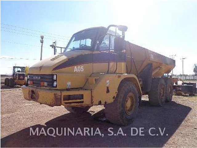 2003 CATERPILLAR 730 Photo