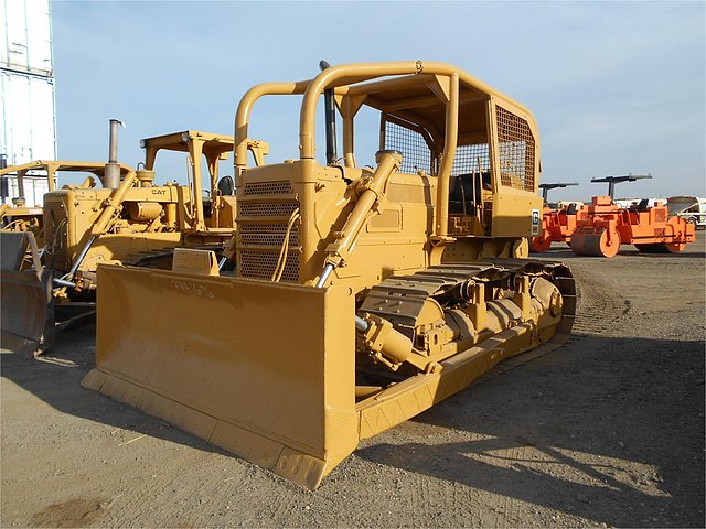 CATERPILLAR D6C Photo