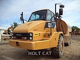 2011 CATERPILLAR 725 Photo #2