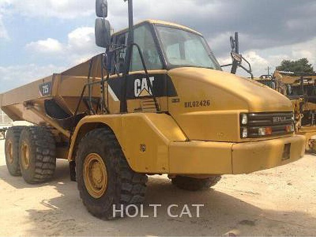 2011 CATERPILLAR 725 Photo