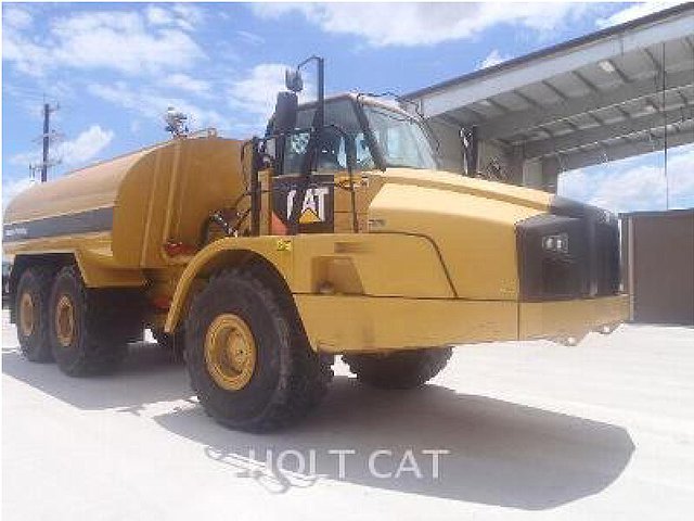 11 CATERPILLAR 740B