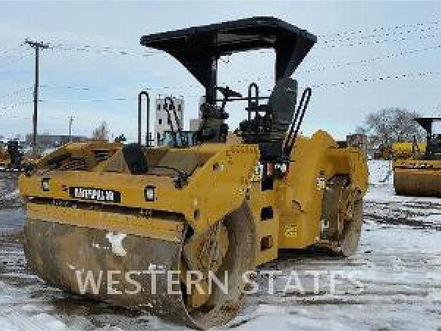 2012 CATERPILLAR CB64 Photo