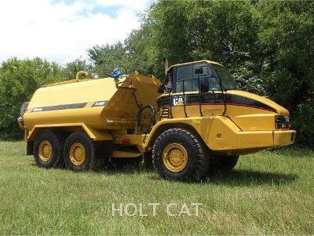 2006 CATERPILLAR 725 Photo