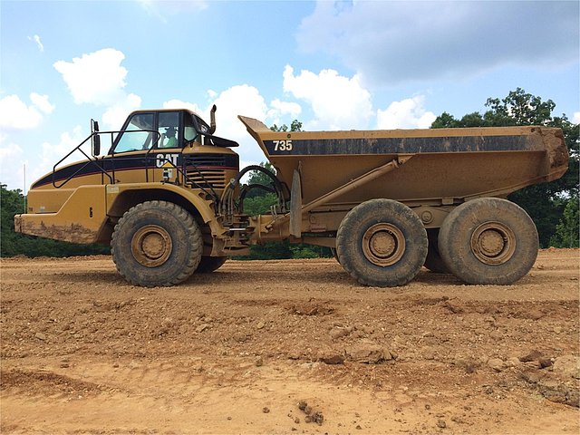 2005 CATERPILLAR 735 Photo