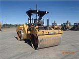 2011 CATERPILLAR CB64 Photo #2