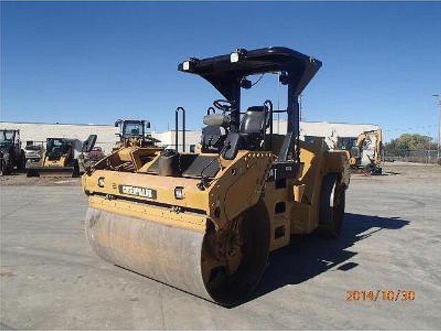 2011 CATERPILLAR CB64 Photo
