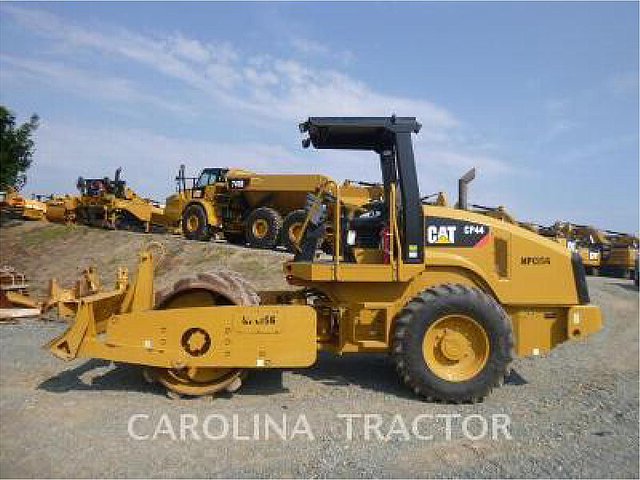 2012 CATERPILLAR CP44 Photo