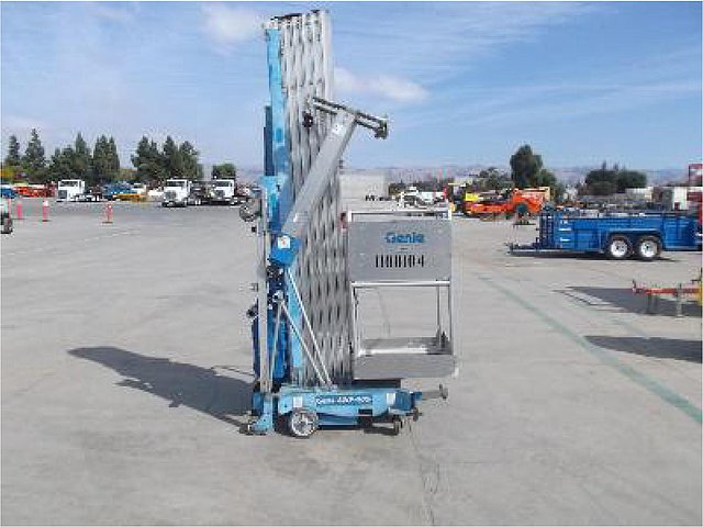 2009 GENIE AWP40S Photo