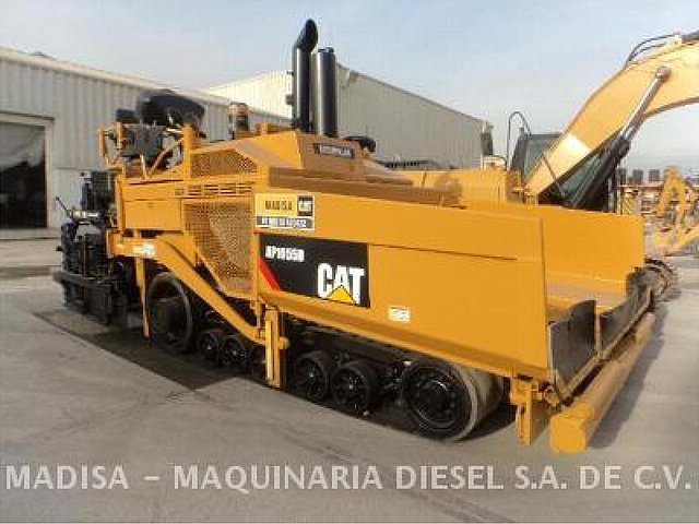 2010 CATERPILLAR AP-1055D Photo