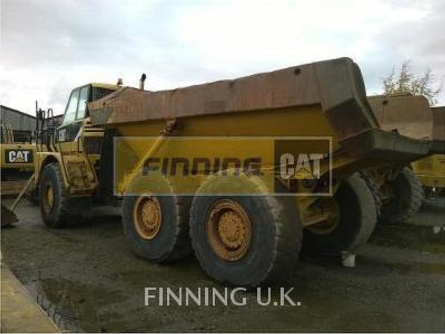 2006 CATERPILLAR 725 Photo