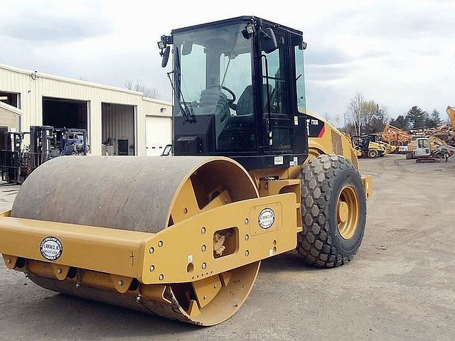 2011 CATERPILLAR CS56 Photo