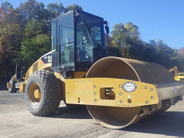 2011 CATERPILLAR CS56 Photo