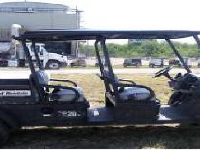 2010 CLUB CAR XRT1550 Photo