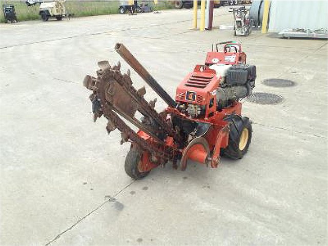 2010 DITCH WITCH RT12 Photo