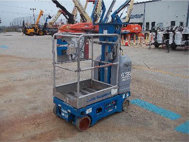2005 GENIE GR12 Photo
