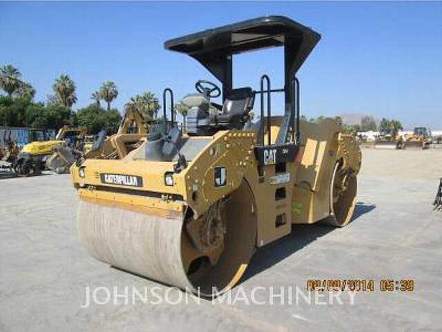 2011 CATERPILLAR CB54 Photo
