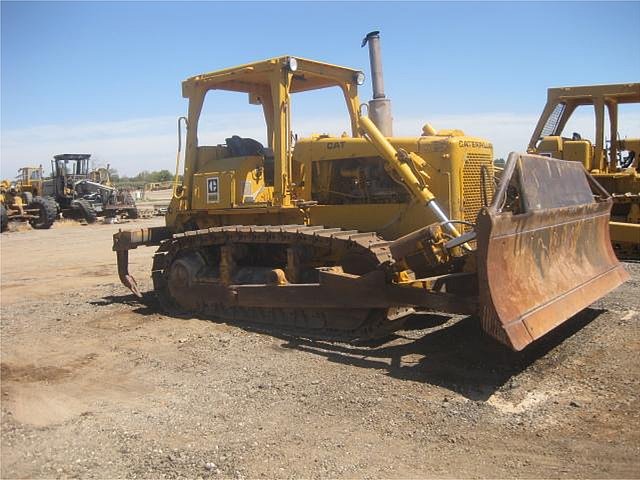 CATERPILLAR D6D Photo