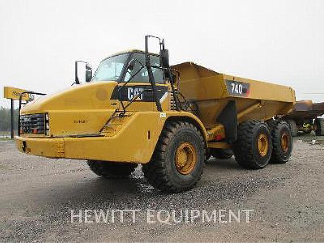 2010 CATERPILLAR 740 Photo
