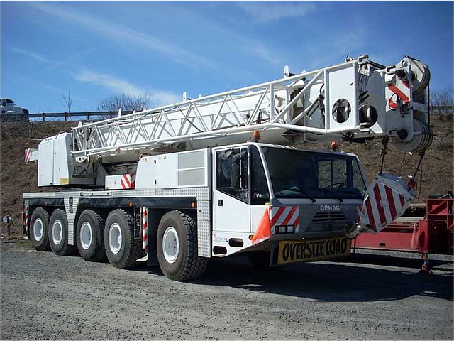 2000 DEMAG AC100L Photo